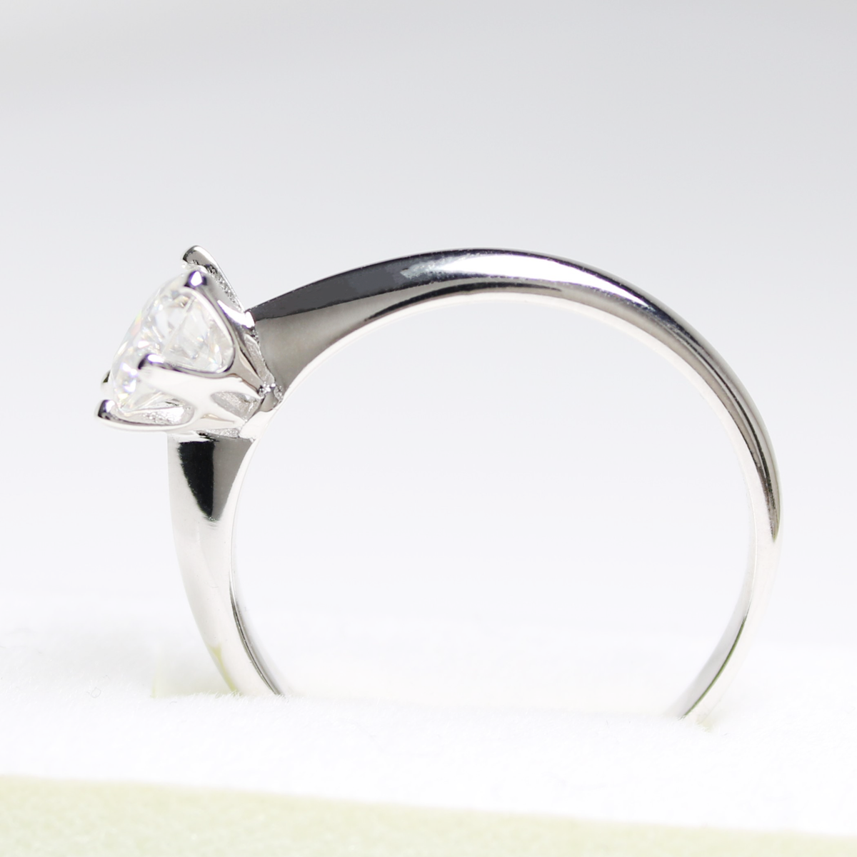 Sterling Silver 1ct Moissanite Solitaire Dazzle Ring