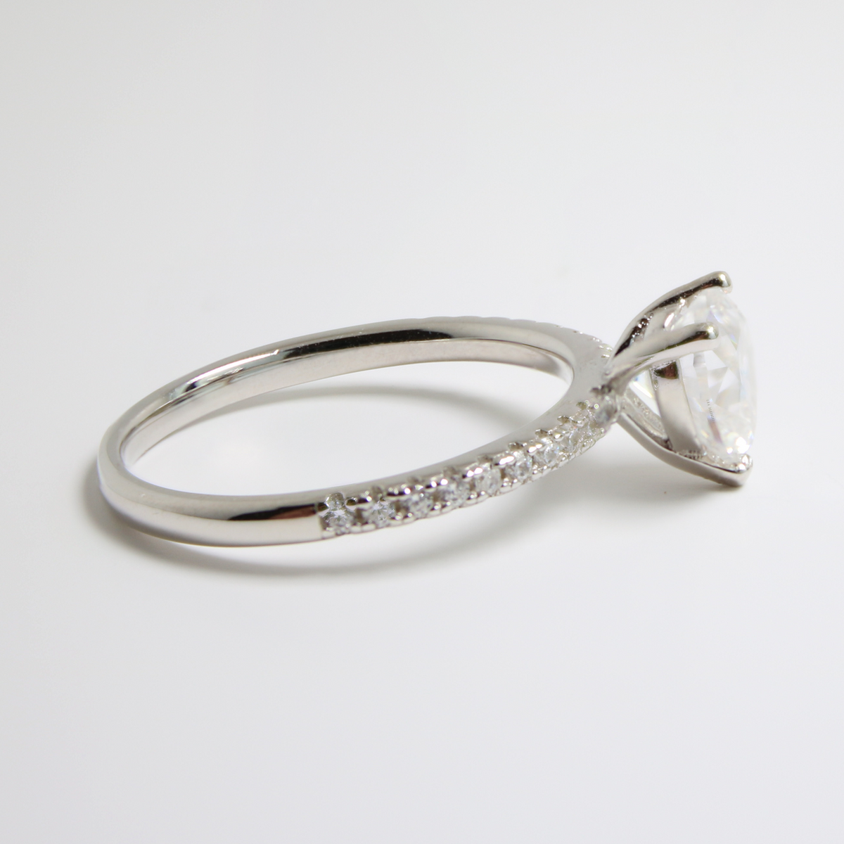White Gold 1ct Oval Moissanite Slimline Dazzle Ring