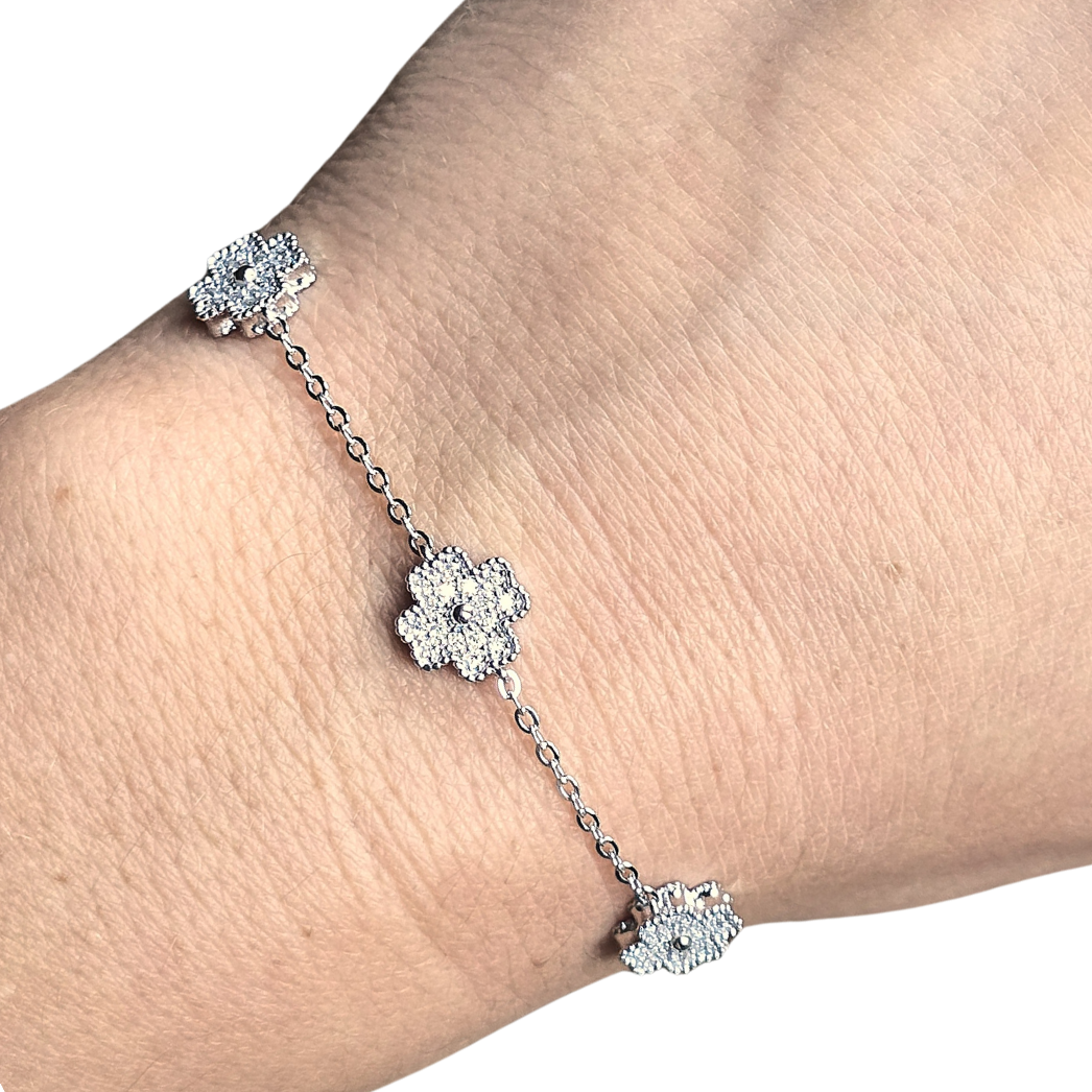 .7ct White Gold Moissanite Four Leaf Clover Silver Dazzle Bracelet