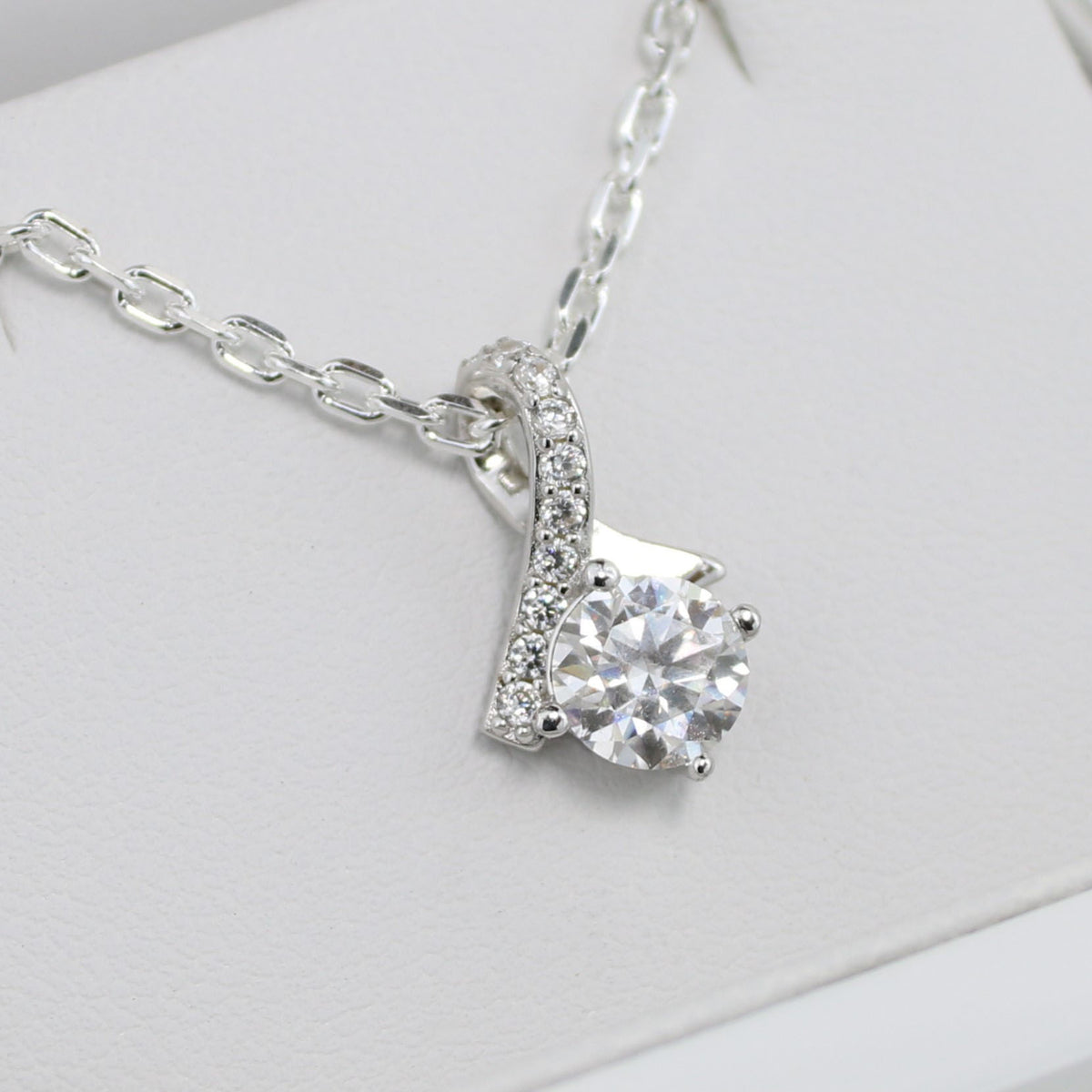 White Gold 1ct Moissanite Twist Silver Dazzle Pendant Necklace