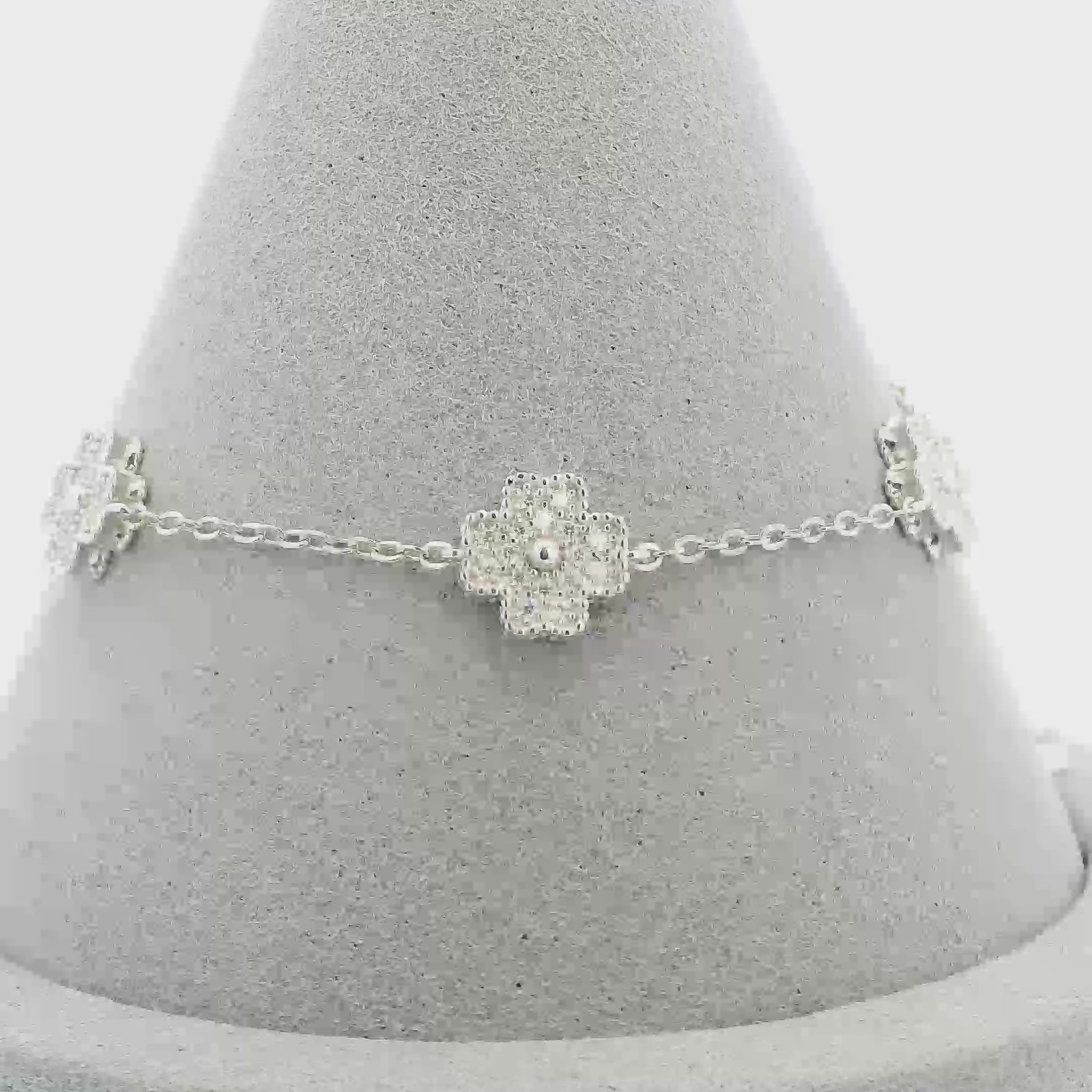 .7ct White Gold Moissanite Four Leaf Clover Silver Dazzle Bracelet