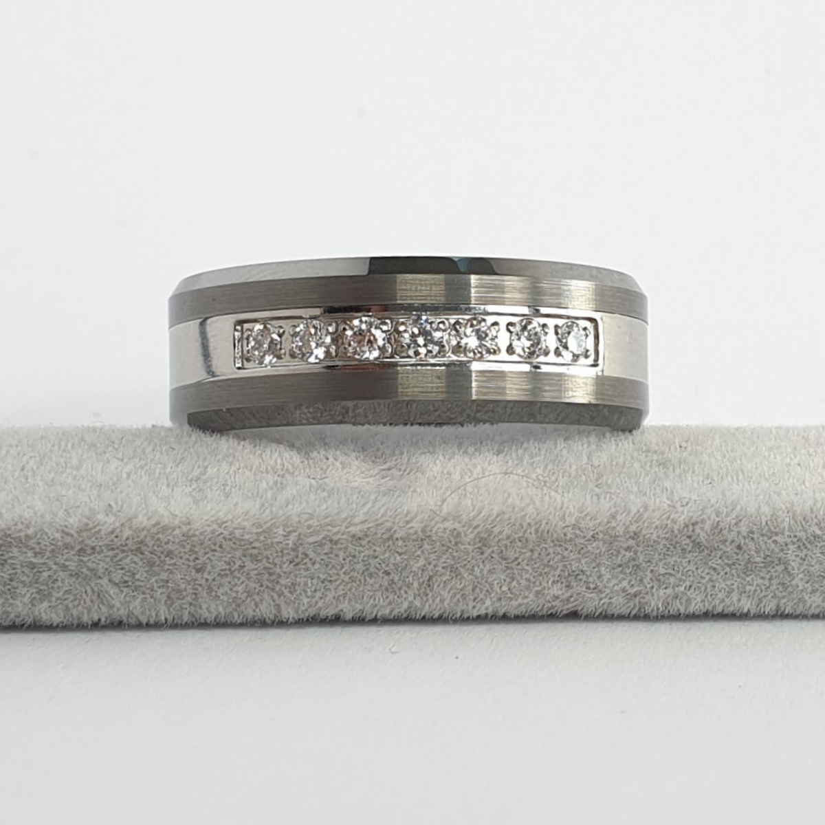 Seven Stone 8mm Wonder Ring