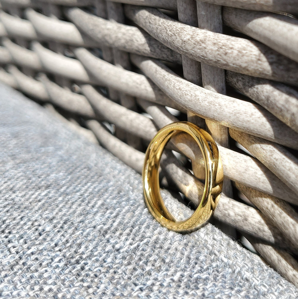Gold 4mm Wonder Ring