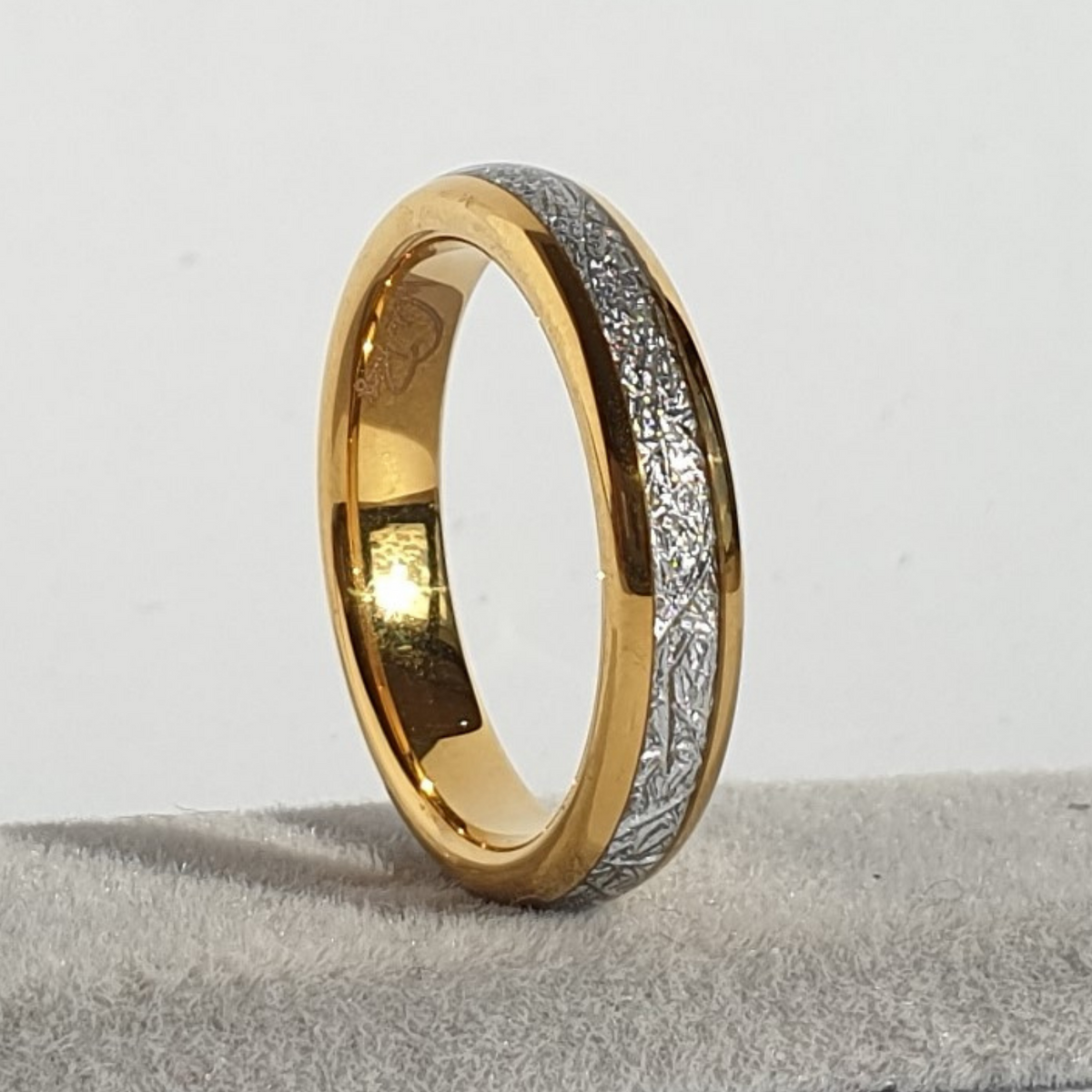 The Golden Steel 4mm Wonder Ring