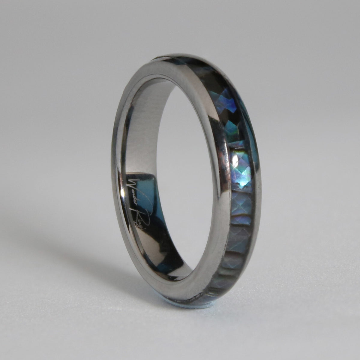 The Neptune 4mm Wonder Ring